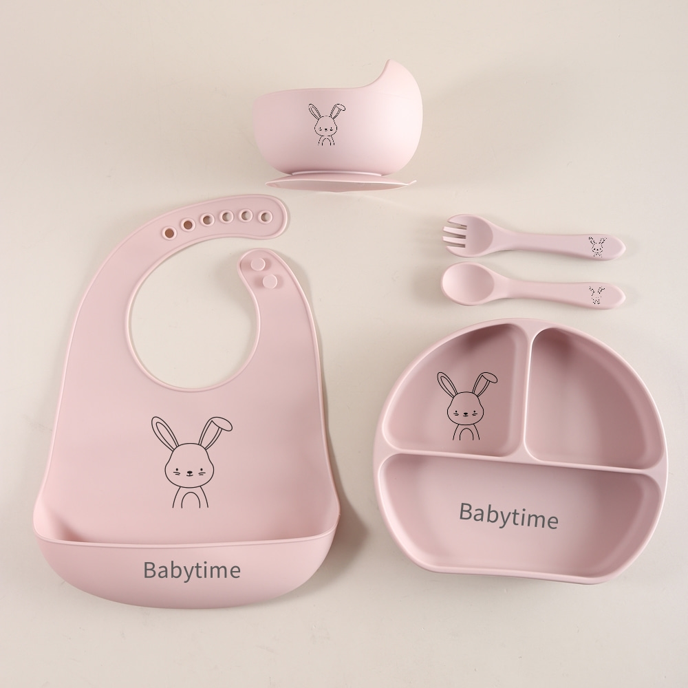 Baby Food Weaning - 5点セットのベビー食器セット。食品グレードのシリコン製で、よだれかけ、吸盤付きプレート、ボウル、スプーン、フォークが含まれ、離乳食に最適なギフトセットです。